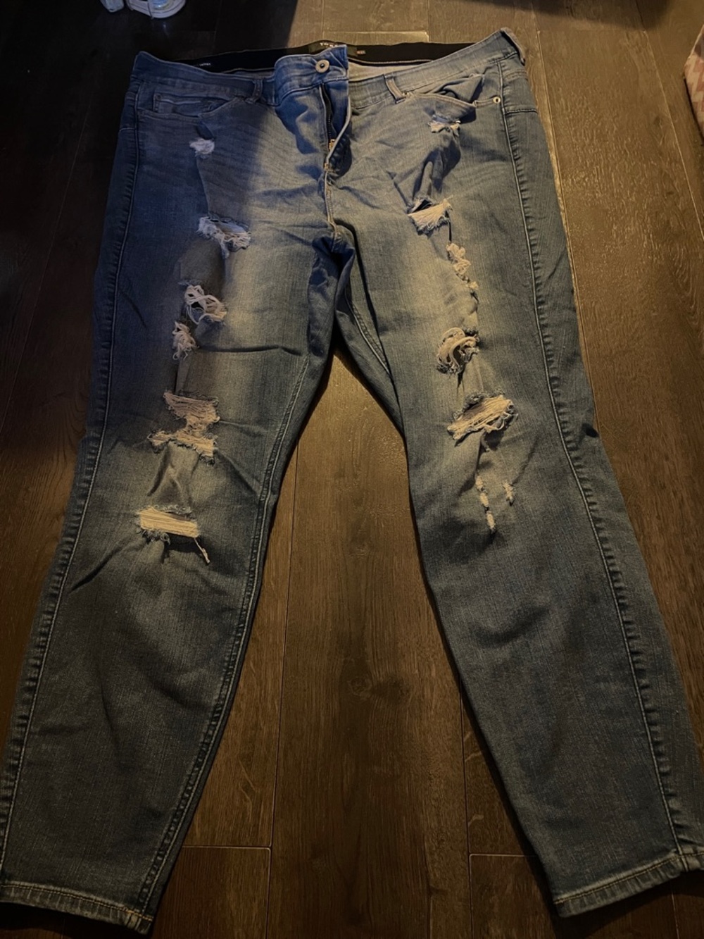 Torrid bombshell skinny distressed jeans 24r. Barely worn.